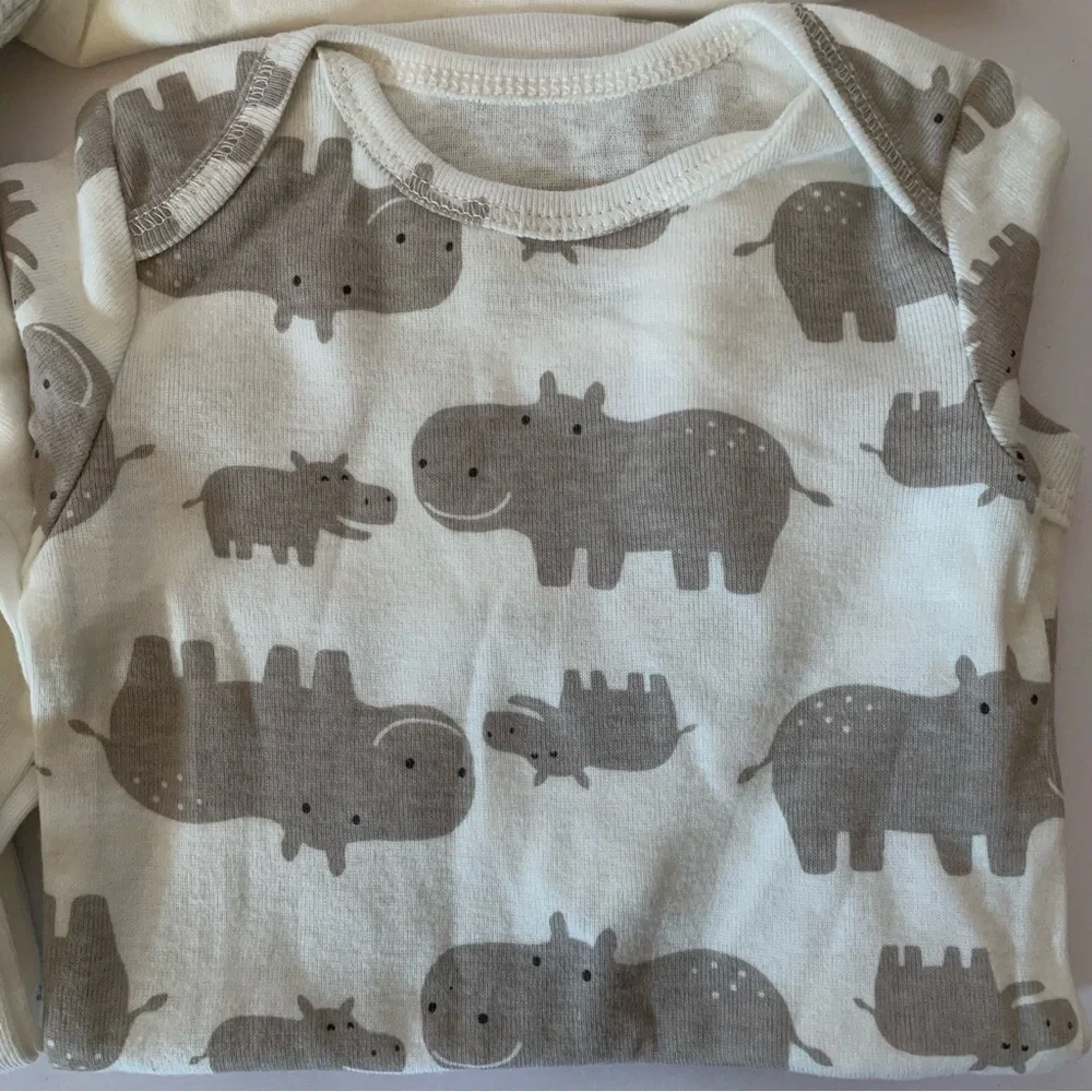 NWT. CARTER’S Hippo, Sun, & Moon 6 Pack Bodysuits
